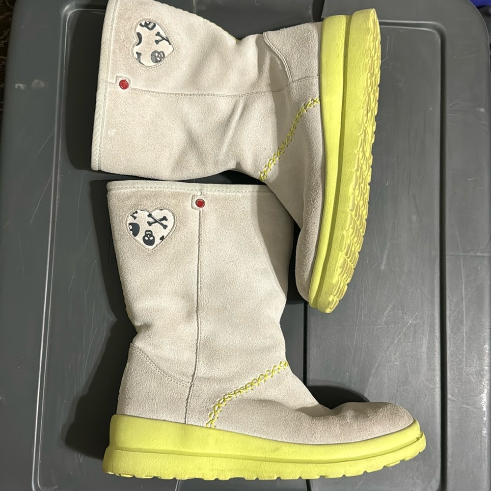 Girls Ugg Boots size 6